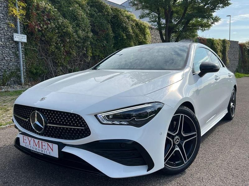 Weiß Gebraucht 2025 Mercedes CLA200 AMG line Limousine | 34.999 € (Guter Preis) - Bild 1/4