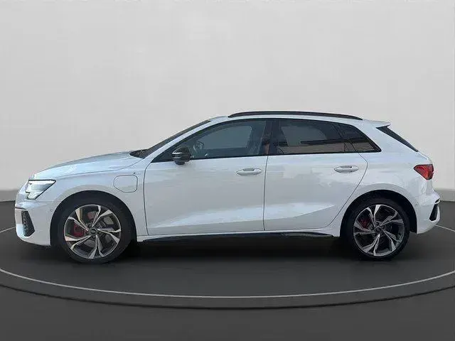 Gebraucht Audi A3 S-Line 150 PS (110 kW) 2023 Gletscherweiss Limousine