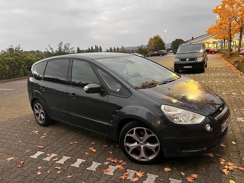 Grau Gebraucht 2008 Ford S-MAX S Van / Kleinbus | 2.600 € (Guter Preis) - Bild 1/4