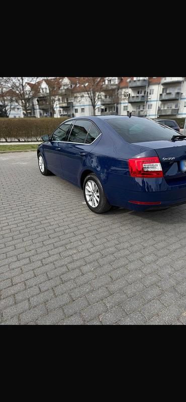 Gebraucht Skoda Octavia 150 PS (110 kW) 2015 Blau Kleinwagen