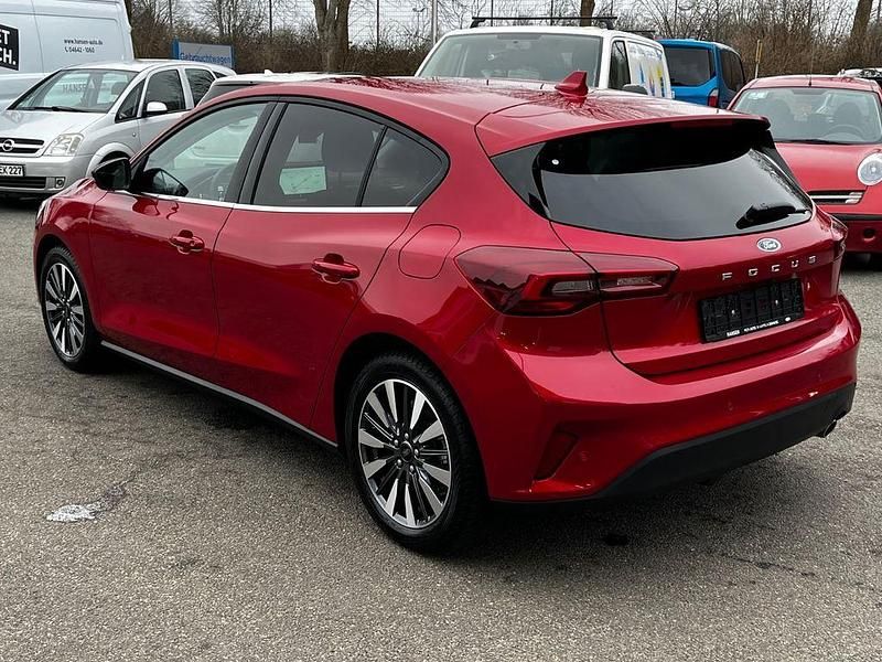 Gebraucht Ford Focus Titanium X 125 PS (91 kW) 2025 Rot Limousine