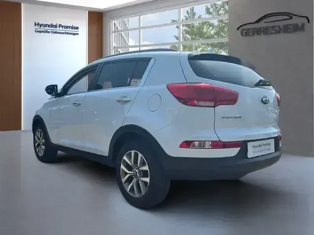 Gebraucht Kia Sportage DREAM-TEAM Edition 135 PS (99 kW) 2016 Wd) cararraweiss (weiss SUV