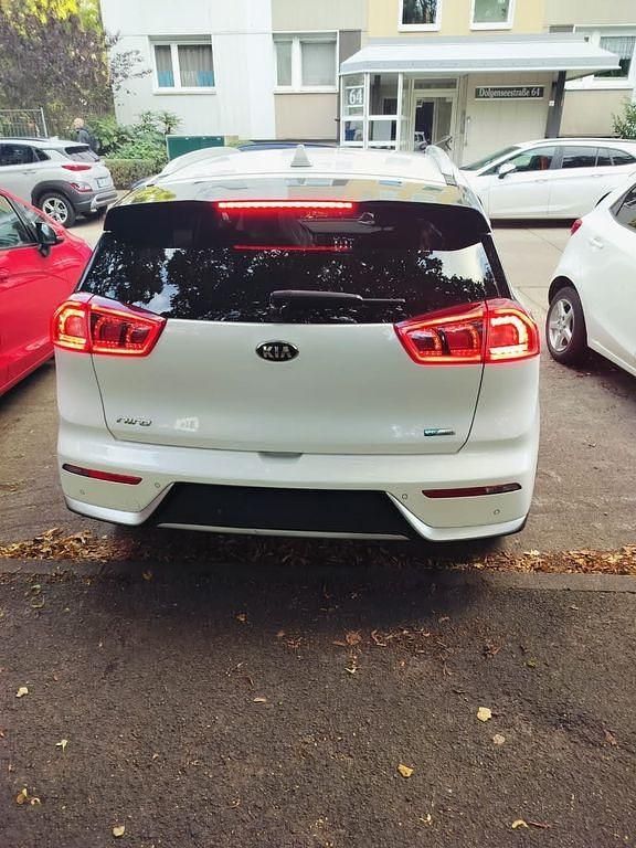 Gebraucht Kia Niro Vision 141 PS (103 kW) 2016 Weiß SUV