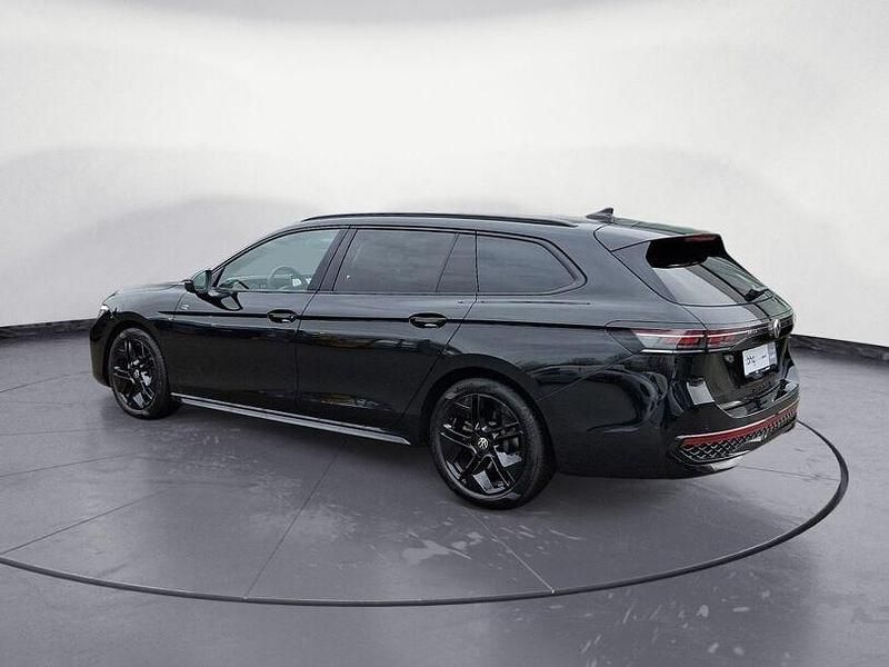 Gebraucht VW Passat R-line 150 PS (110 kW) 2025 Schwarz Kombi