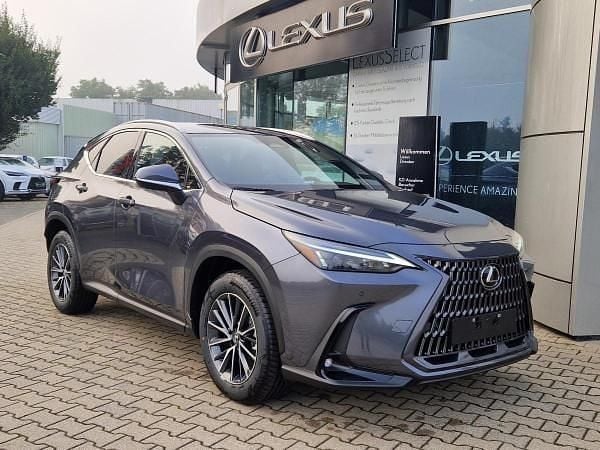 Grün (nörigrün metallic) Neu 2024 Lexus NX450h+ E-FOUR SUV | 57.690 € - Bild 1/4