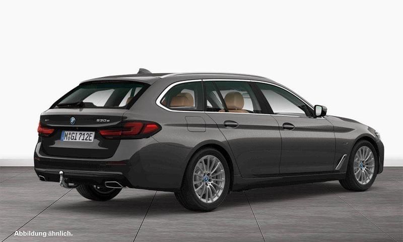 Gebraucht BMW 530e 184 PS (135 kW) 2022 Sophistograu brillanteffekt Kombi