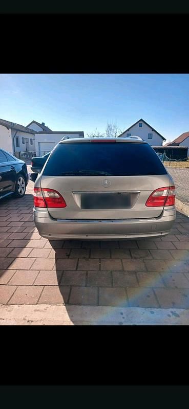 Gebraucht Mercedes E220 150 PS (110 kW) 2005 Grau Kombi