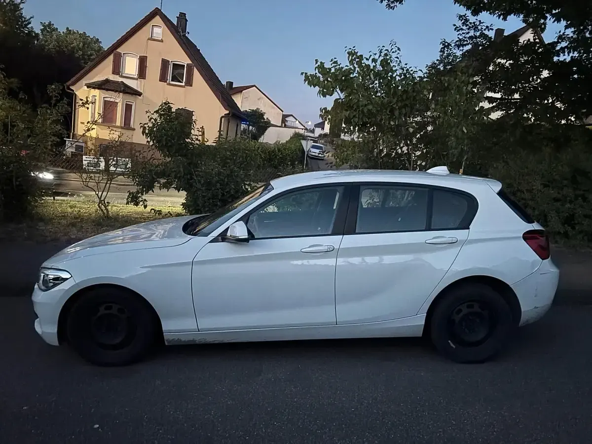 Gebraucht BMW 120 184 PS (135 kW) 2019 Weiß Limousine