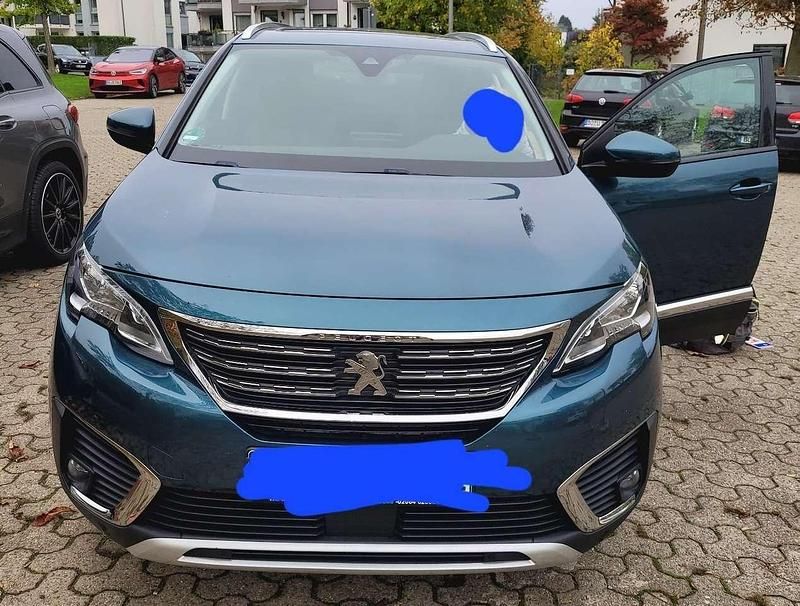 Grün Gebraucht 2018 Peugeot 5008 Allure Van / Kleinbus | 16.500 € (Teuer) - Bild 1/1