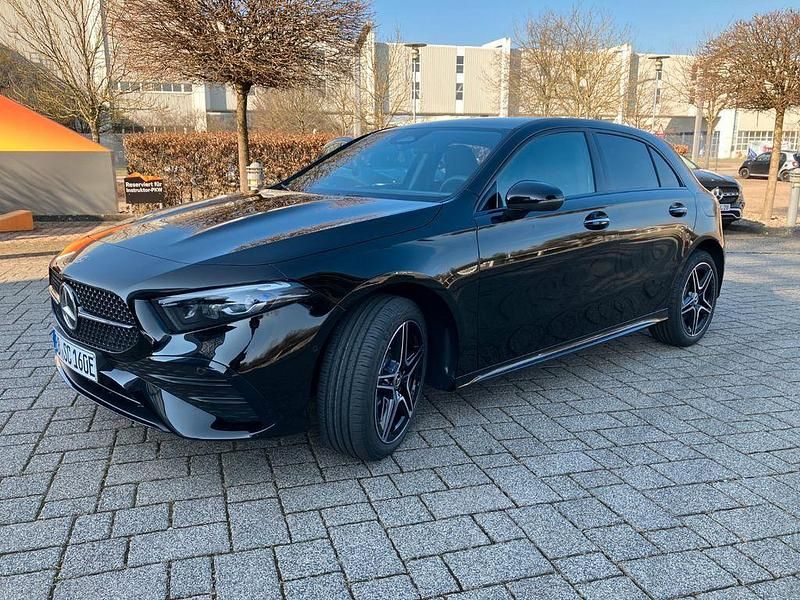 Schwarz Gebraucht 2025 Mercedes A250 Limousine | 38.690 € - Bild 1/4