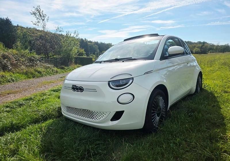 Weiß Gebraucht 2022 Fiat 500e Cabrio | 16.600 € - Bild 1/4