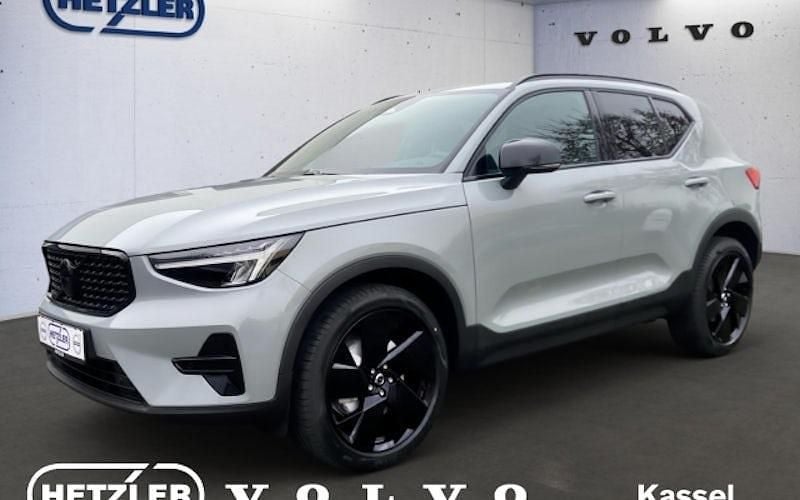 Neu Volvo XC40 Plus 197 PS (144 kW) 2025 Grau SUV