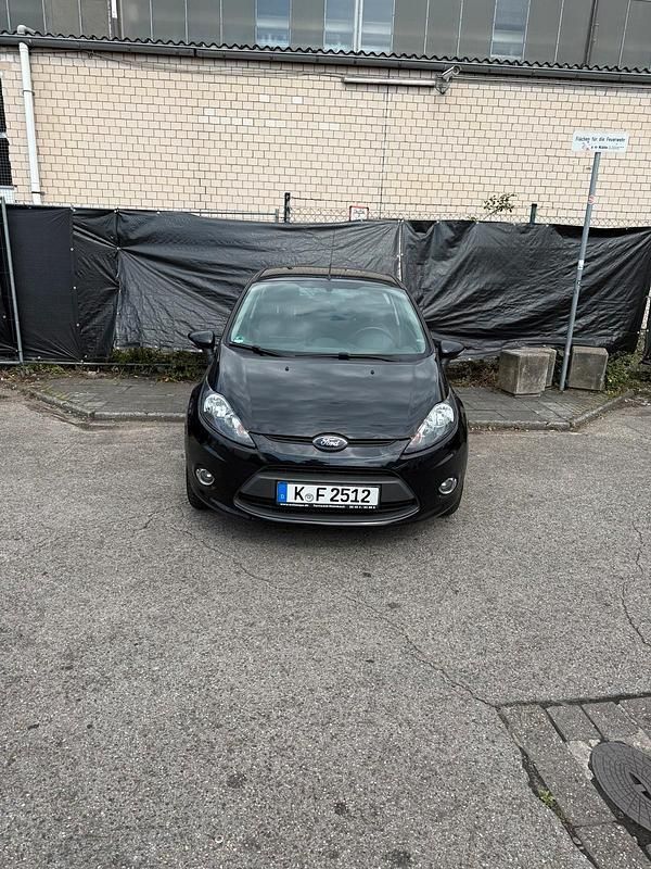 Schwarz Gebraucht 2011 Ford Fiesta Kleinwagen | 3.500 € - Bild 1/4