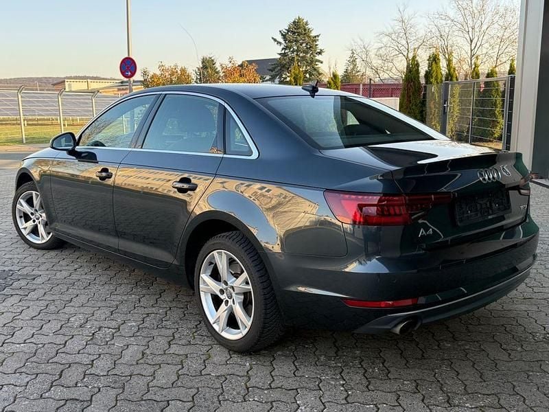 Gebraucht Audi A4 Sport 150 PS (110 kW) 2017 Grau Limousine