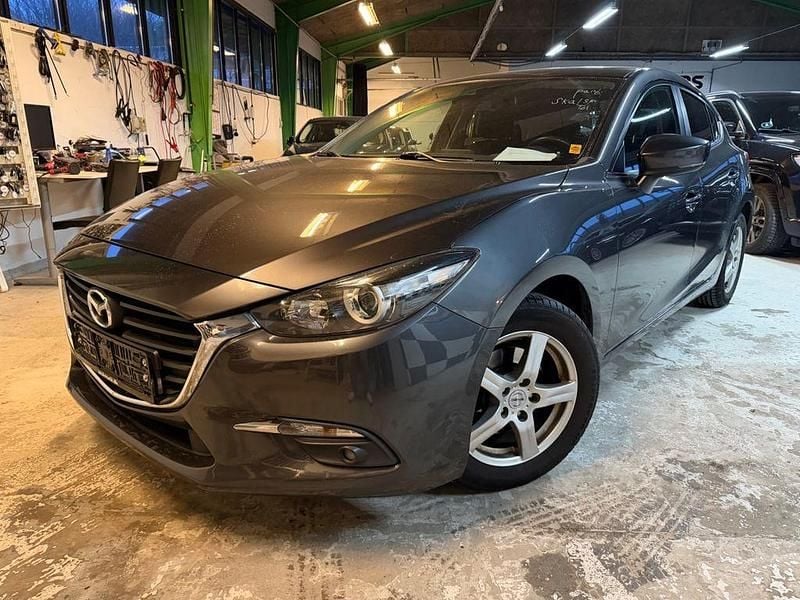 Grau Gebraucht 2017 Mazda 3 Exclusive-Line Limousine | 9.495 € (Guter Preis) - Bild 1/4