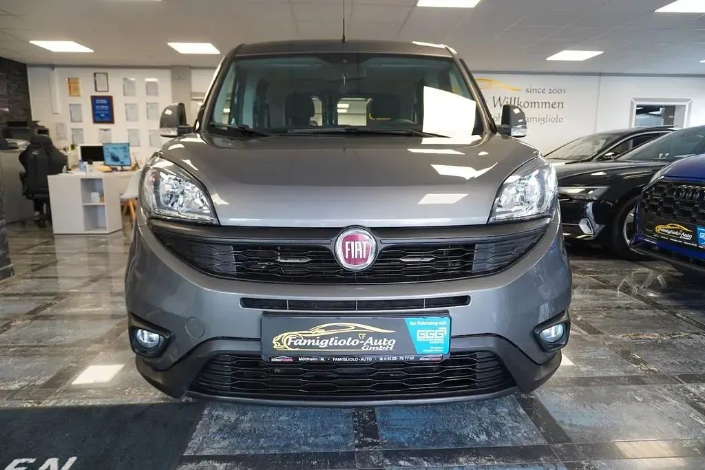 Gebraucht Fiat Doblò Lounge 95 PS (69 kW) 2019 Colore esterno (grau (met)) Van / Kleinbus