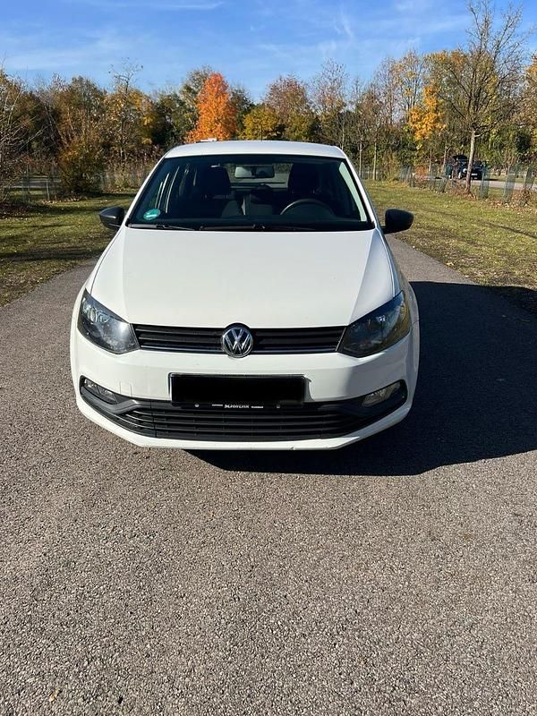 Weiß Gebraucht 2014 VW Polo Trendline Kleinwagen | 4.400 € (Fairer Preis) - Bild 1/4
