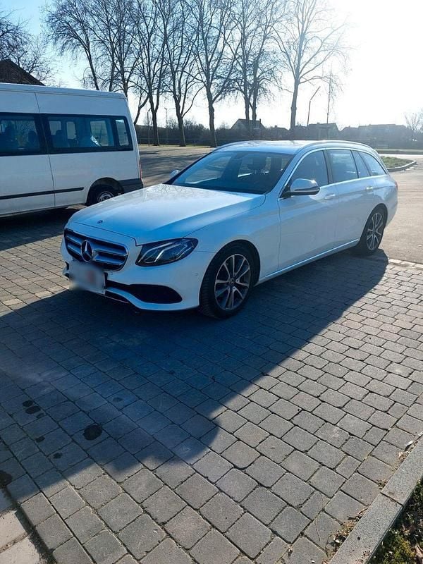 Gebraucht Mercedes E220 194 PS (142 kW) 2018 Weiß Kombi