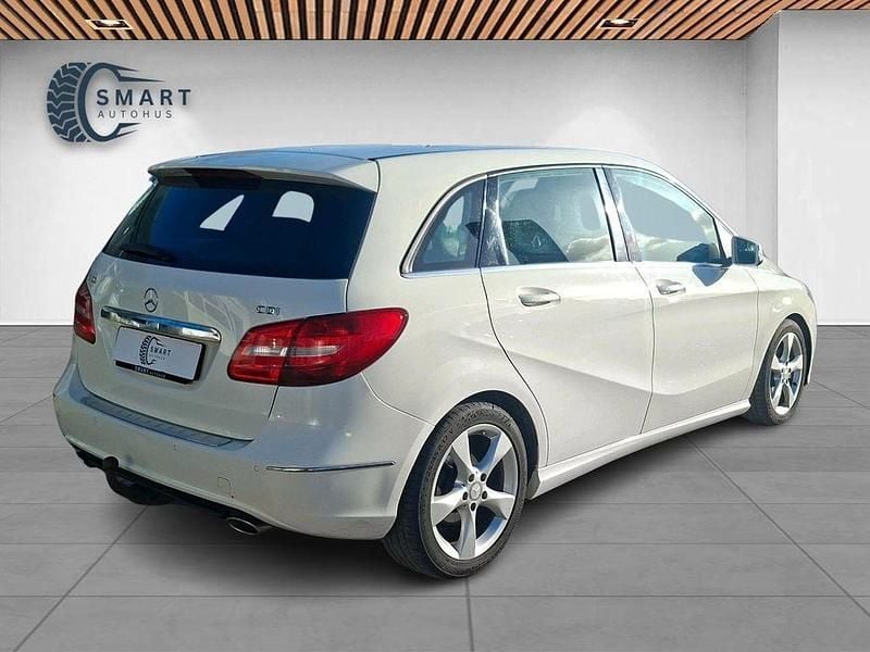 Gebraucht Mercedes B180 109 PS (80 kW) 2014 Weiß Van / Kleinbus