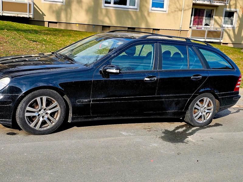 Gebraucht Mercedes C220 150 PS (110 kW) 2005 Schwarz Kombi