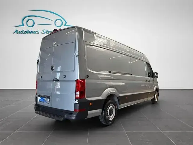 Gebraucht VW Crafter 140 PS (102 kW) 2025 Silberkeine angabe Van