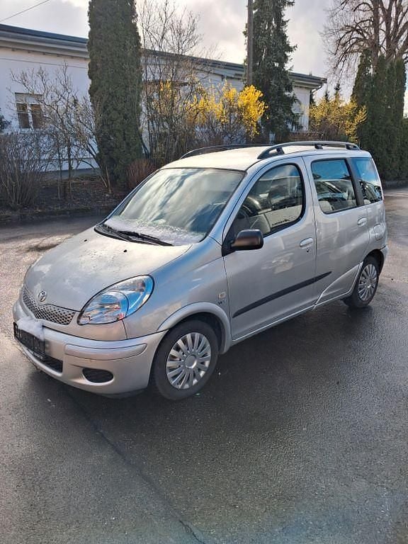 Gebraucht Toyota Yaris 87 PS (63 kW) 2004 Silber Limousine