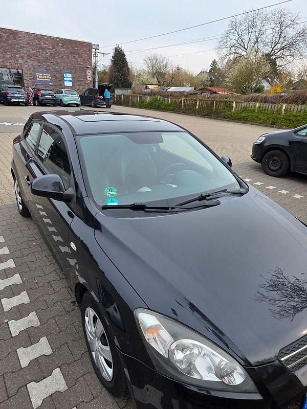 Usado Kia Ceed EX 126 CV (92 kW) 2008 Negro Utilitario