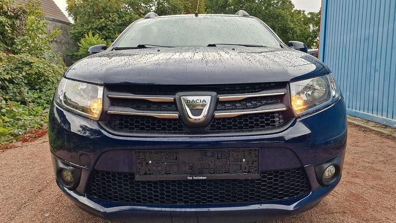 Blau Gebraucht 2014 Dacia Logan MCV Lauréate Limousine | 5.299 € (Guter Preis) - Bild 1/4
