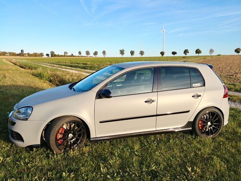Grau Gebraucht 2007 VW Golf V R Limousine | 22.000 € - Bild 1/4