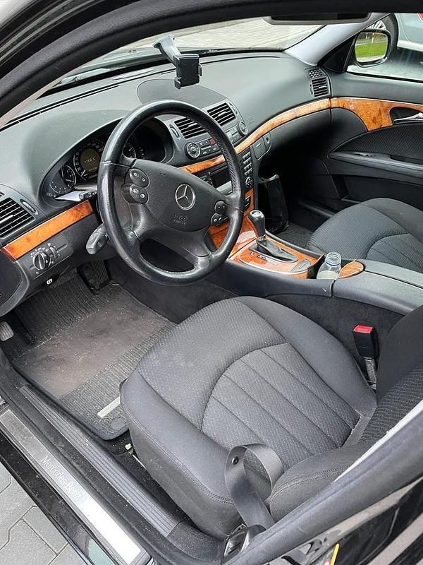 Gebraucht Mercedes E200 135 PS (99 kW) 2009 Schwarz Limousine
