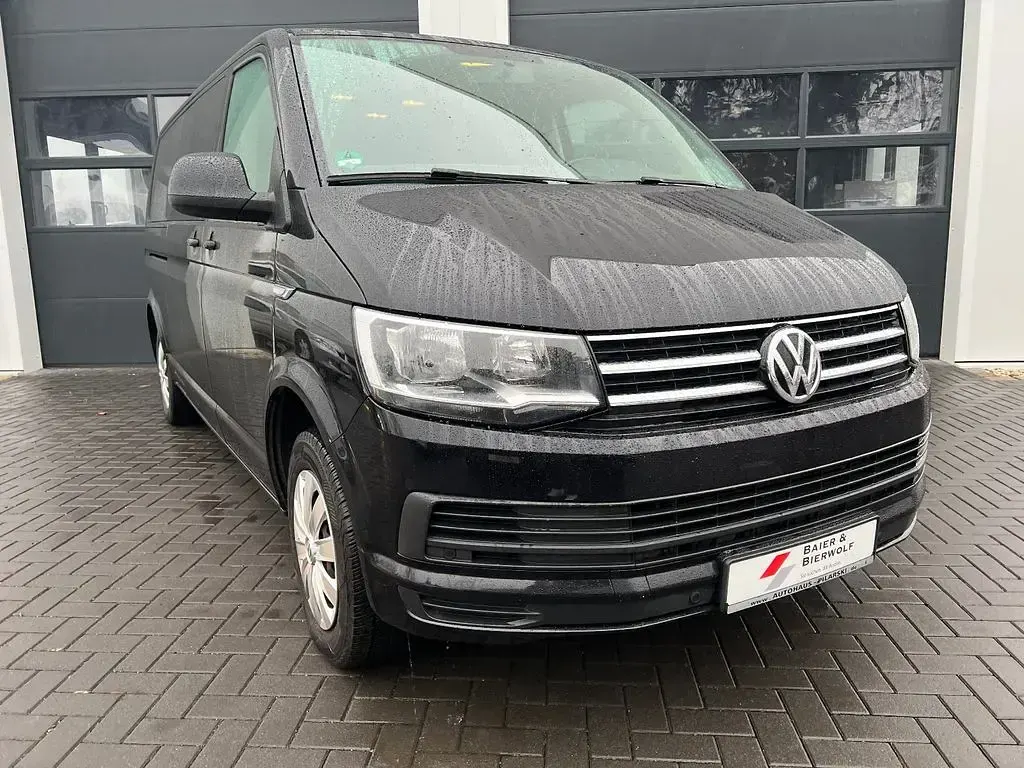 Gebraucht VW Caravelle Comfortline 150 PS (110 kW) 2016 Deep black perleffekt Van