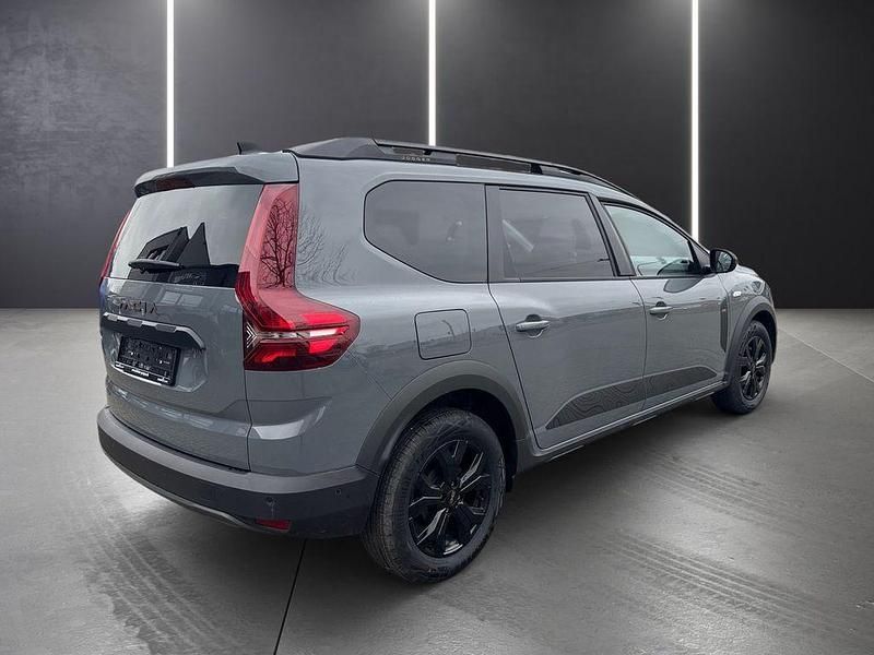 Neu Dacia Jogger Extreme 141 PS (103 kW) 2025 Grau Van / Kleinbus