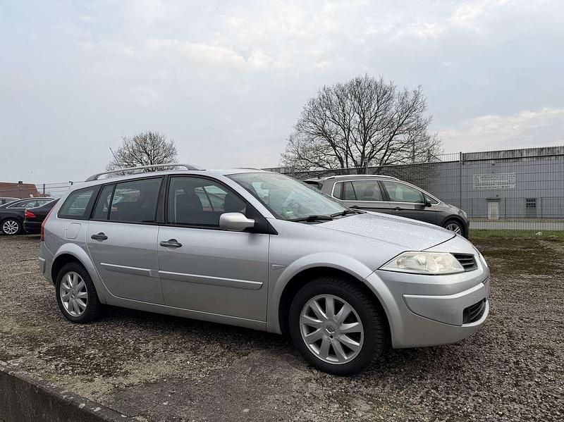 Gebraucht Renault Mégane GrandTour Authentique 111 PS (81 kW) 2007 Platingrau Kombi