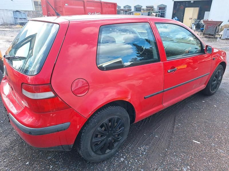 Gebraucht VW Golf IV 75 PS (55 kW) 2001 Rot Kleinwagen