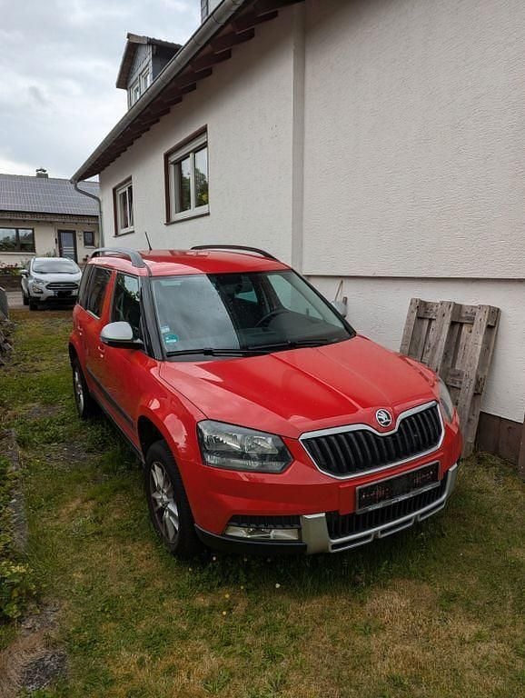 Rot Gebraucht 2015 Skoda Yeti SUV | 10.950 € (Guter Preis) - Bild 1/4
