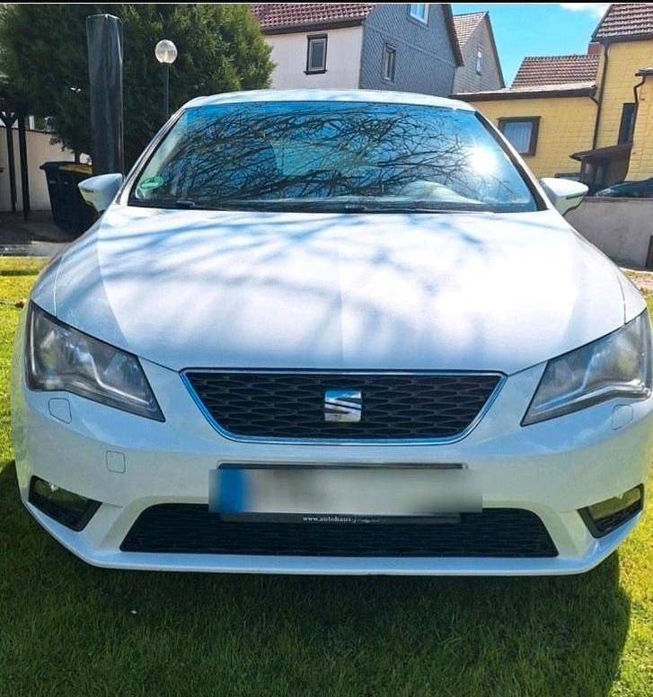 Weiß Gebraucht 2013 Seat Leon Limousine | 4.900 € (Teuer) - Bild 1/4