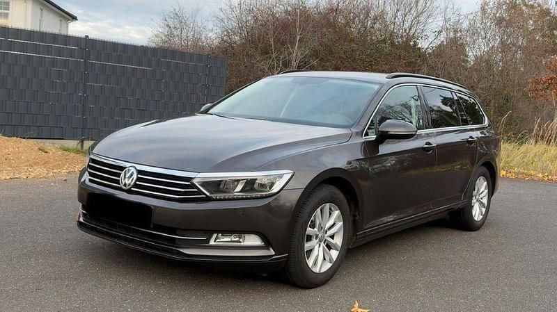 Braun Gebraucht 2017 VW Passat Highline Kombi | 14.990 € (Superpreis) - Bild 1/4