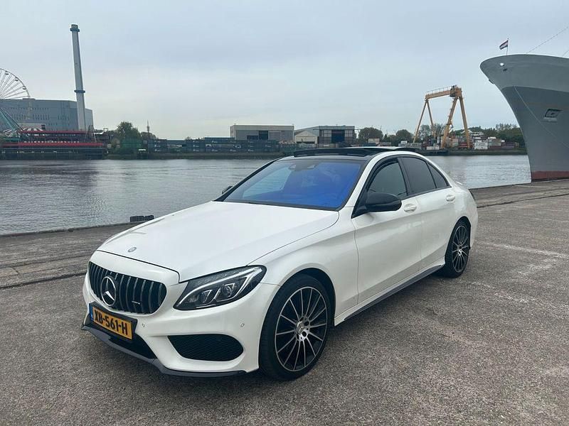 Weiß Gebraucht 2014 Mercedes C220 AMG line Limousine | 22.000 € (Teuer) - Bild 1/4