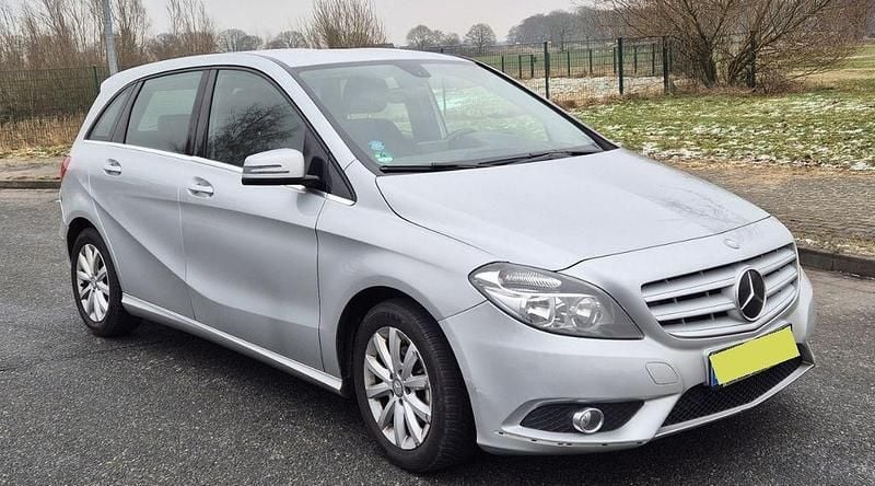 Silber Gebraucht 2012 Mercedes B180 Van / Kleinbus | 9.600 € (Superpreis) - Bild 1/4