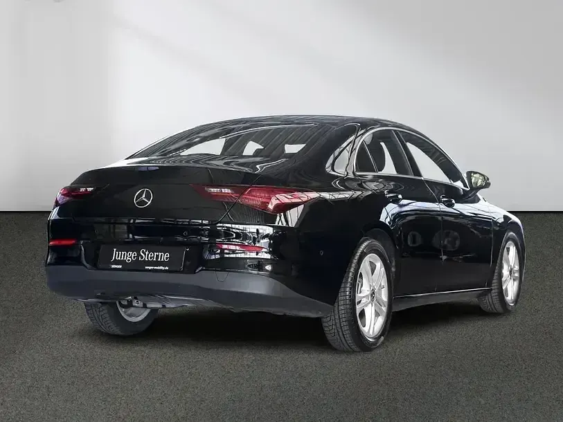 Gebraucht Mercedes CLA200 163 PS (119 kW) 2024 Schwarz Limousine
