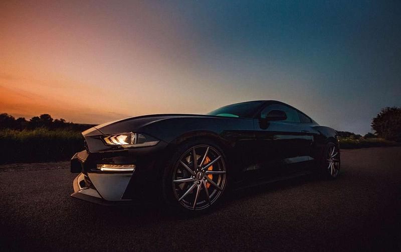 Grau Gebraucht 2018 Ford Mustang Fastback Coupé | 33.500 € (Teuer) - Bild 1/4