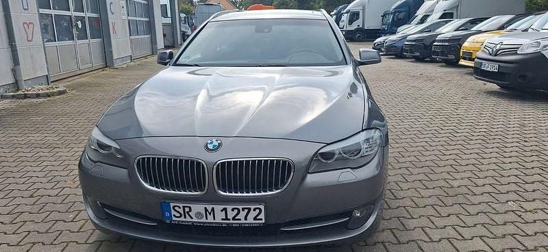 Silber Gebraucht 2011 BMW 523 Kombi | 6.700 € (Guter Preis) - Bild 1/4