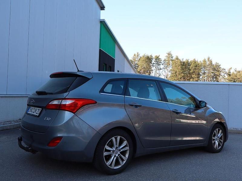 Gebraucht Hyundai i30 Trend 110 PS (80 kW) 2014 Grau Kombi