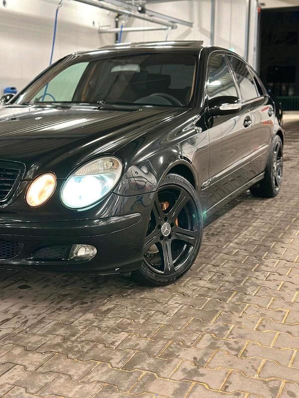 Gebraucht Mercedes E220 150 PS (110 kW) 2005 Schwarz Limousine