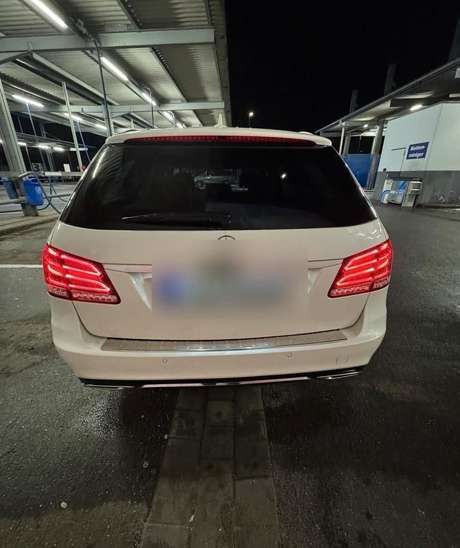 Gebraucht Mercedes E220 Avantgarde 170 PS (125 kW) 2014 Weiß Kombi
