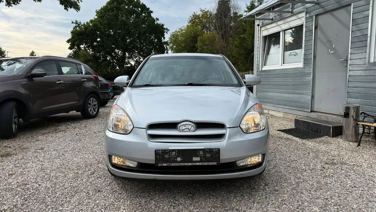 Gebraucht Hyundai Accent 97 PS (71 kW) 2007 Silber Limousine