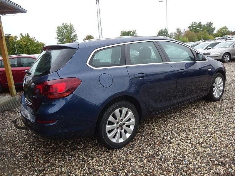 Gebraucht Opel Astra Innovation 125 PS (91 kW) 2012 Blau Kombi