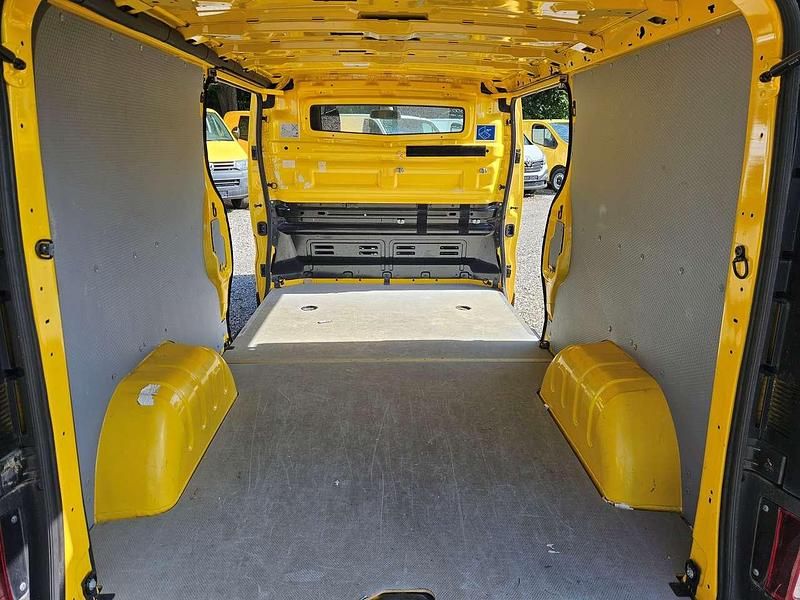 Second-hand Renault Trafic 120 CP (88 kW) 2020 Galben Monovolum