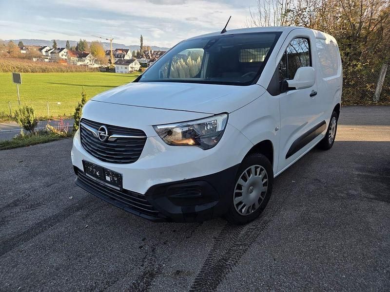 Weiß Gebraucht 2019 Opel Combo Kombi | 8.190 € (Guter Preis) - Bild 1/4