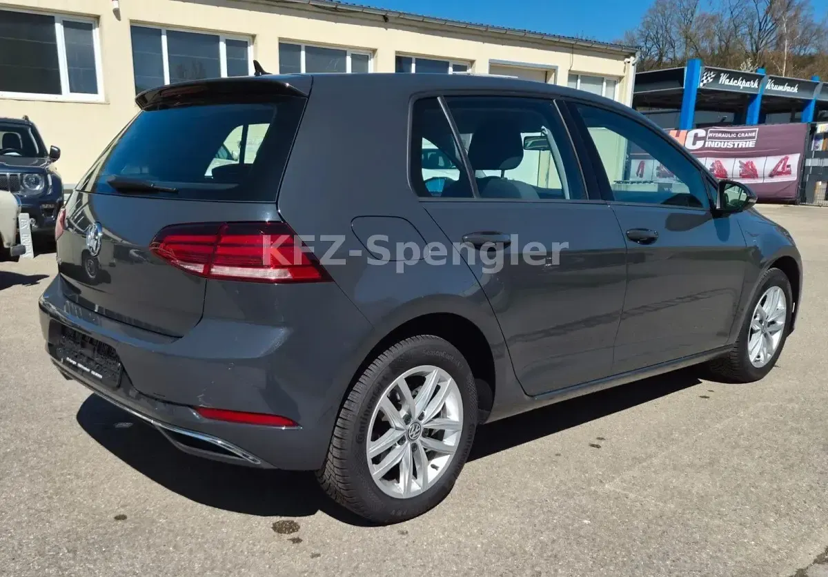 Gebraucht VW Golf VII Comfortline 116 PS (85 kW) 2019 Grau Kleinwagen